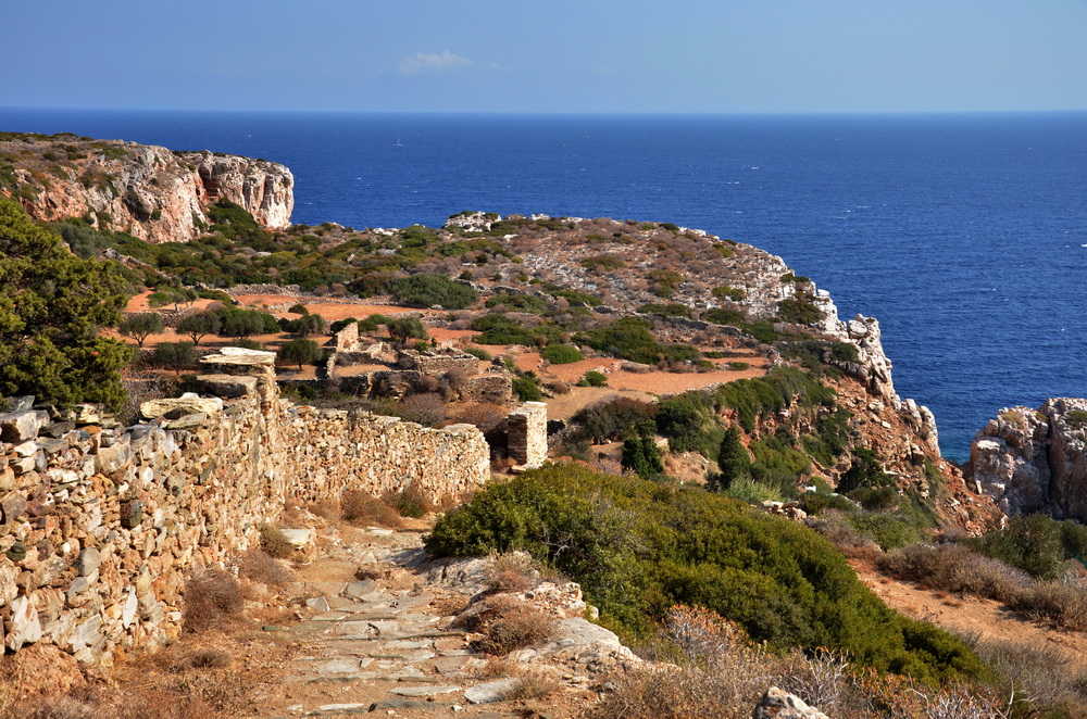 Cyclades occidentales, une destination de randonnée : un sentier à Sifnos