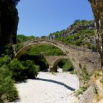 Ponts de Zagorochoria sur les chemins de randonnée en Épire en Grèce continentale