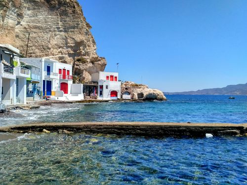 Le circuit de randonnée de Sharing Greece à Milos passe par Klima, un joli village de pêcheurs