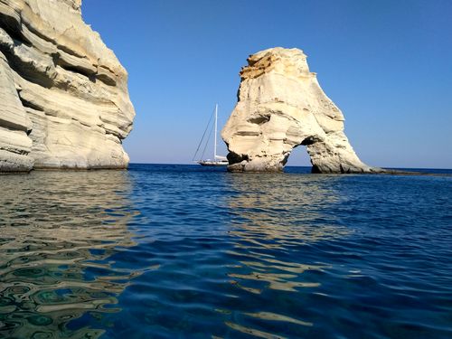 Notre circuit de randonnée de 15 jours dans les Cyclades Occidentales inclut une belle excursion en bateau jusqu'à la baie de Kleftiko