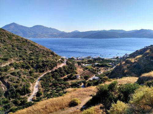 Les circuits de randonnée de Sharing Greece à Milos offrent des belles vues sur la mer Égée