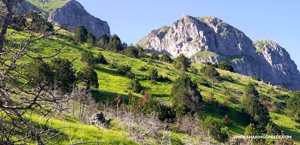 Randonnée en Grèce avec Sharing Greece, Epire, Zagorochoria, ascension vers le refuge d’Astrakas Itinéraire de randonnée en Grèce de 15 jours : circuit Épire Météores et Corfou , sur les hauteurs du Mont Timfi