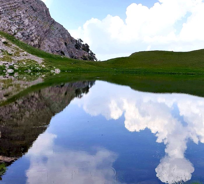 Randonnée en Epire – Zagorochoria- Lac Drakolimni Randonnée à Zagorochoria en Grèce continentale, le lac de Drakolimni