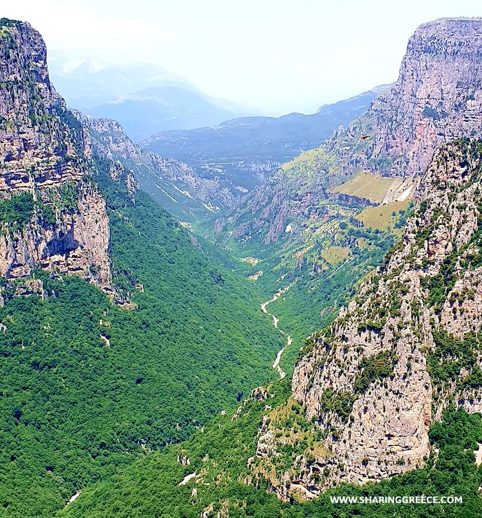 Randonnée en Épire, pays de Zagoria, Gorges de Vikos Itinéraire de randonnée en Grèce de 12 jours : circuit Épire et Météores, gorges de Vikos