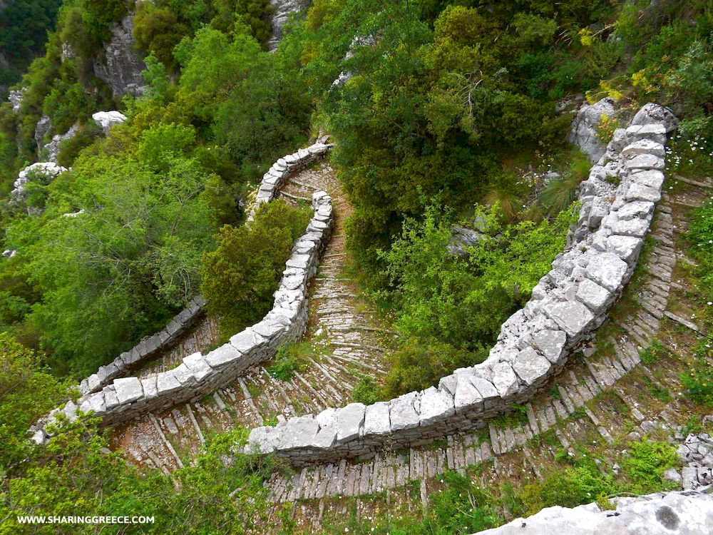 Les ponts de pierre dans le pays des Zagoria, Épire, Grèce Continentale